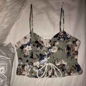 ILLA ILLA floral crop tank🍃✨